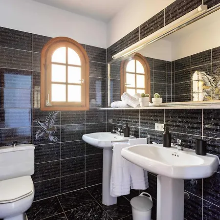 Casa Platano: Oceanview Oasis With Private Pool And Family-friendly Amenities Poris de Abona