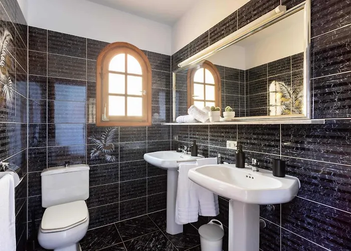 Casa Platano: Oceanview Oasis With Private Pool And Family-friendly Amenities Poris de Abona